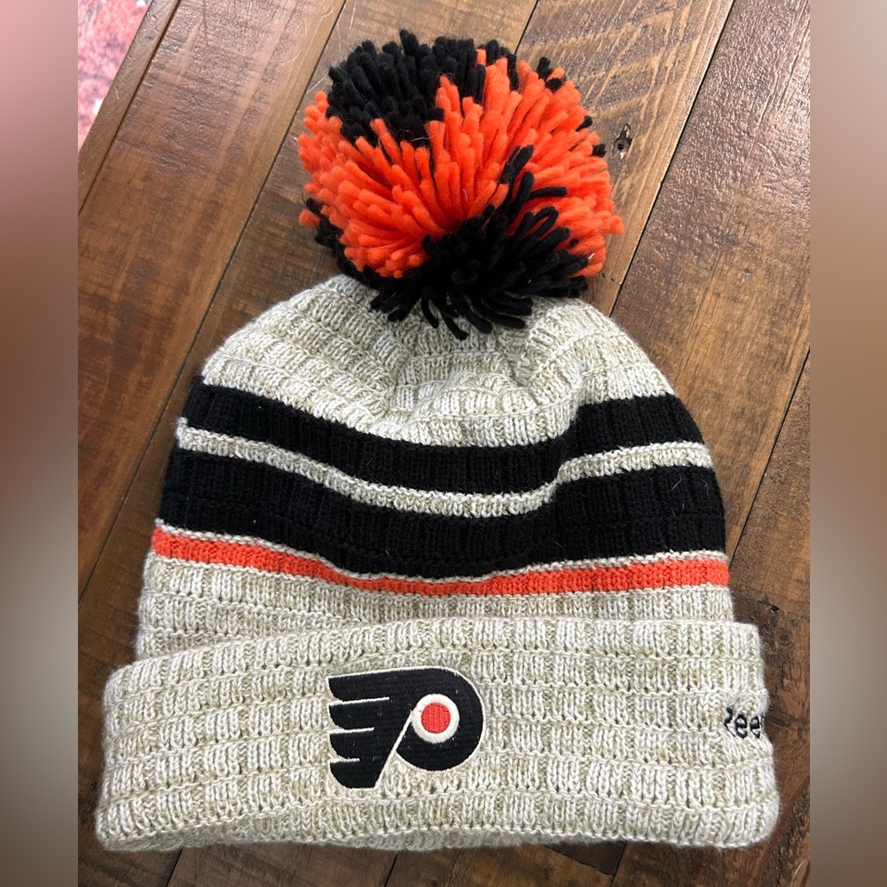 Reebok NHL Philadelphia Flyers Pom Beanie NWOT